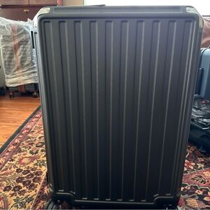 New Luggage X zipper less luggage, beat, spinner, wheels, poly carbonate, alumin